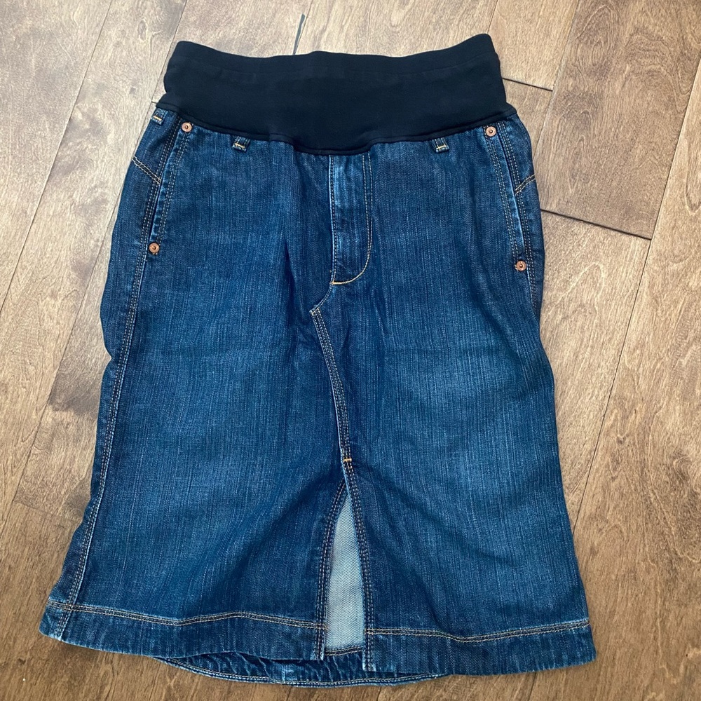 AG Maternity skirt sz 29 regular